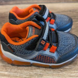 Stride Rite Made2play Sneaker (7c or 8c)